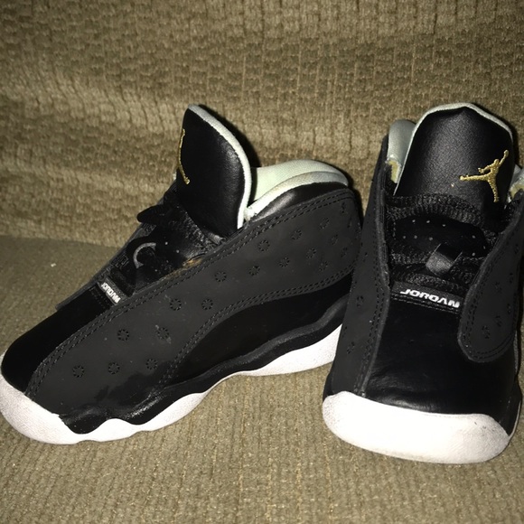 Kids Jordan Shoes - Picture 2 of 3